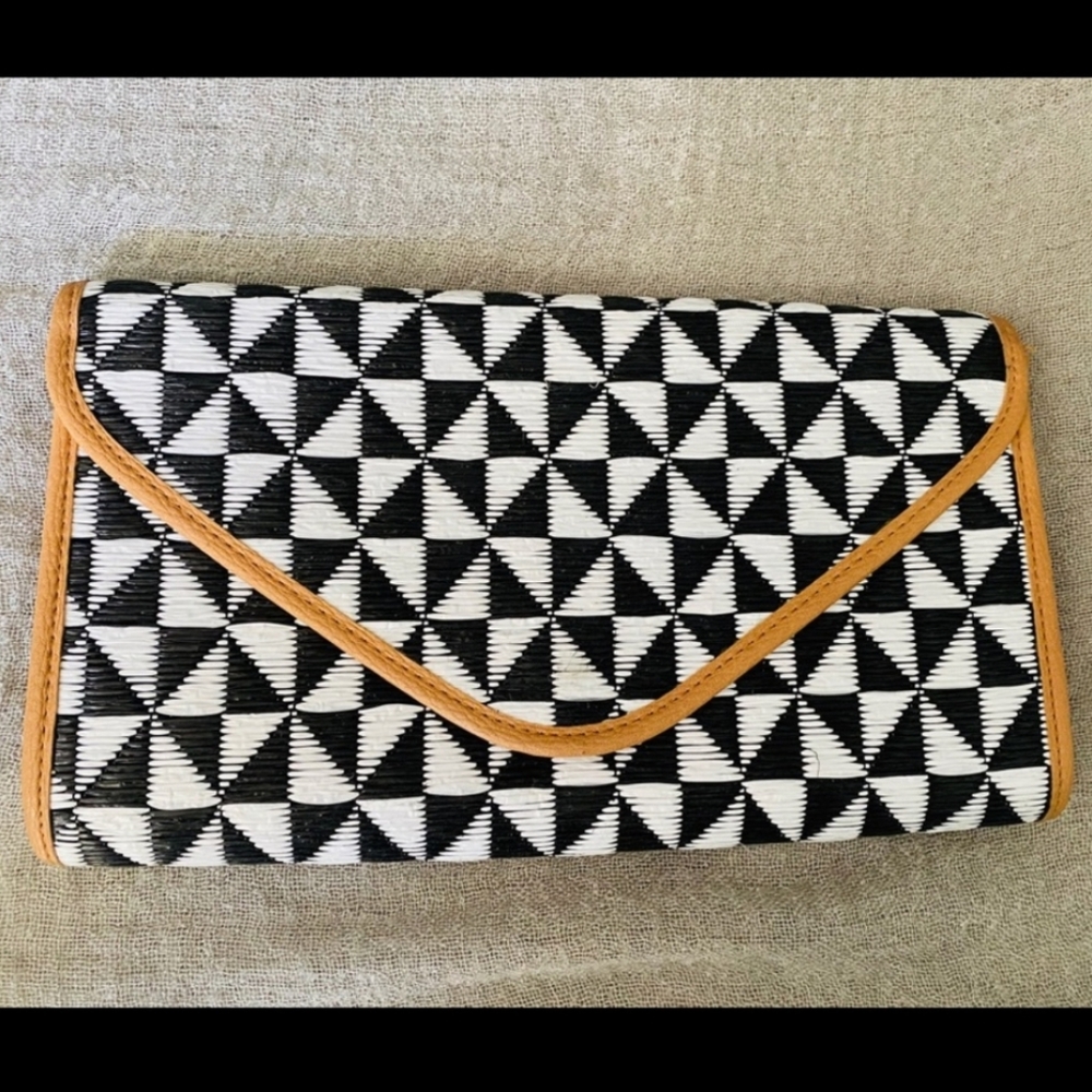 Cato white and black crossbody/clutch with gold chain